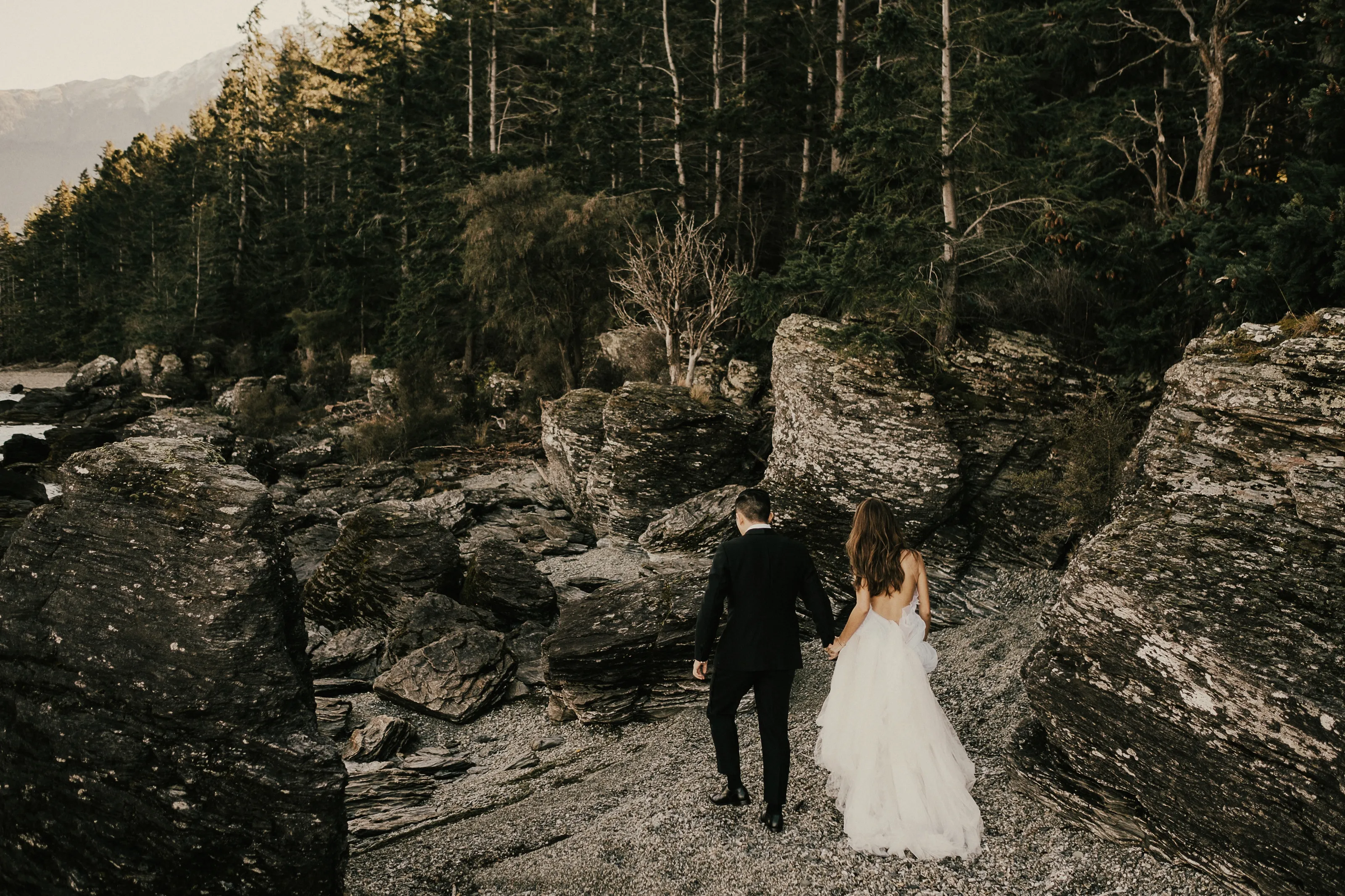 Stylish couple photos in Queenstown in the snow